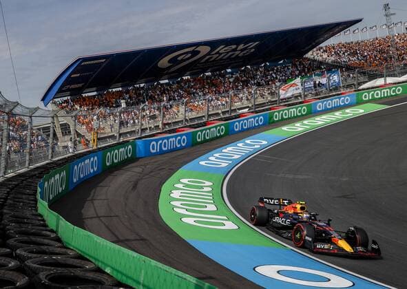 ZANDVOORT - Sergio Perez (11) with the Oracle Red Bull Racing RB18 Honda during the 1st free practice session ahead of the F1 Grand Prix of the Netherlands at Circuit van Zandvoort on September 2, 2022 in Zandvoort, Netherlands. ANP SEM VAN DER WAL F1 Grand Prix of The Netherlands - Practice 1 2022 xVIxANPxSportx xxANPxIVx