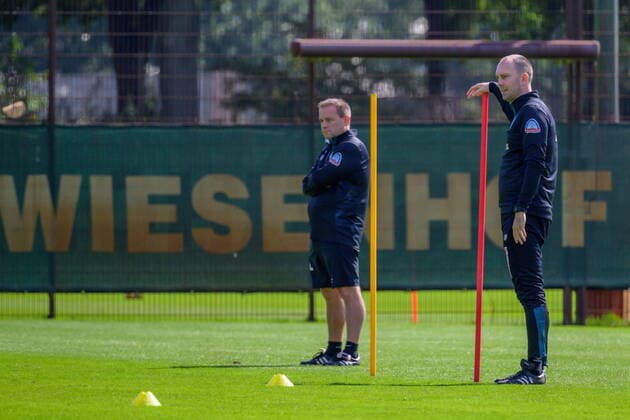 Sport Bilder des Tages GER, 1.FBL, Werder Bremen Training 02.09.2022, Trainingsgelaende am wohninvest WESERSTADION - Platz 4 5, Bremen, GER, 1.FBL, Werder Bremen Training Abschlusstraining vor dem Auswärtsspiel beim VFL BOCHUM Tom Cichon (Werder Bremen Co-Trainer) Ole Werner (SV Werder Bremen Trainer);