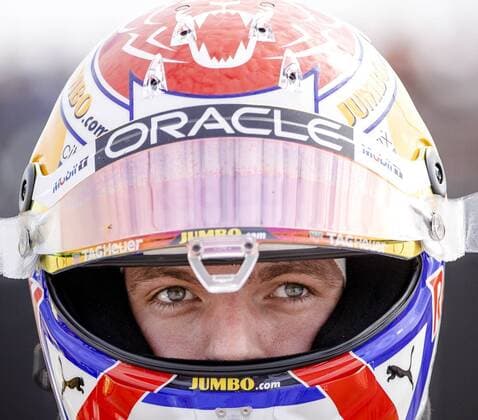 Sport Bilder des Tages ZANDVOORT - Max Verstappen (1) driving the Oracle Red Bull Racing RB18 Honda came to a halt during the 1st free practice session prior to the F1 Grand Prix of the Netherlands at Circuit van Zandvoort on September 2, 2022 in Zandvoort, Netherlands. ANP SEM VAN DER WAL F1 Grand Prix of The Netherlands - Practice 1 2022 xVIxANPxSportx xxANPxIVx