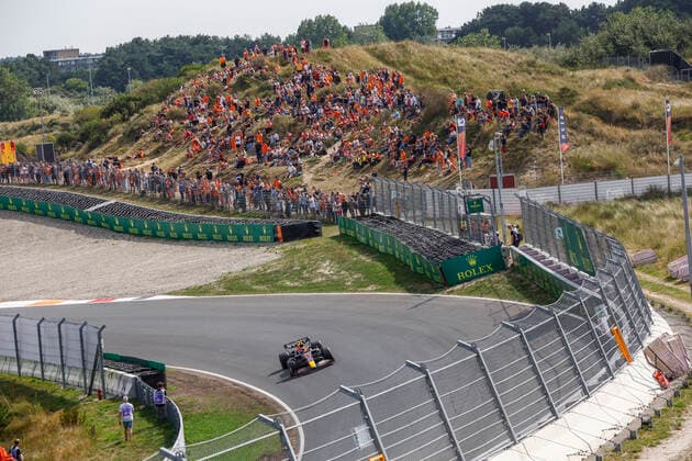 Sport Bilder des Tages 11 Sergio Perez (MEX, Oracle Red Bull Racing), F1 Grand Prix of the Netherlands at Circuit Zandvoort on September 2, 2022 in Zandvoort, Netherlands. (Photo by HOCH ZWEI) Zandvoort Netherlands