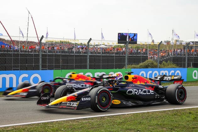 01 VERSTAPPEN Max (nld), Red Bull Racing RB18, gearbox problem during FP1 during the Formula 1 Heineken Dutch Grand Prix 2022, 15th round of the 2022 FIA Formula One World Championship, WM, Weltmeisterschaft from September 2 to 4, 2022 on the Zandvoort Circuit, in Netherlands, Belgium - F1 - DUTCH GRAND PRIX 2022 DPPI Panoramic  1Q0A3487
