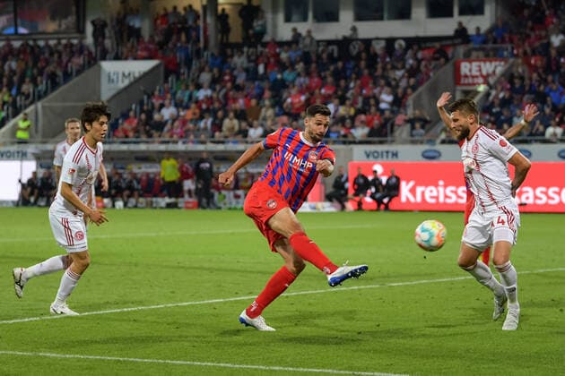 Sport Themen der Woche KW35 Fußball, 2. Bundesliga, 20220902, 1. FC Heidenheim 1846 - Fortuna Düsseldorf. Im Bild Tim KLEINDIENST (1. FC Heidenheim 1846, 10) Torschuß Tor 2:1. Heidenheim Voit Arena Baden-Württemberg Deutschland *** Soccer, 2 Bundesliga, 20220902, 1 FC Heidenheim 1846 Fortuna Düsseldorf In the picture Tim KLEINDIENST 1 FC Heidenheim 1846, 10 goal shot goal 2 1 Heidenheim Voit Arena Baden Württemberg Germany Copyright: Passion2Press MarkusxFischerx