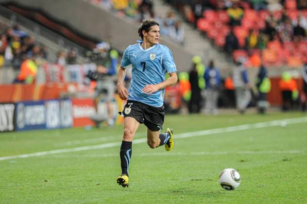 Sandro Pereyra-20100626SP_329. Edinson Cavani, de Uruguay, durante el partido Uruguay - Corea del Sur por Octavos de Final de la Copa Mundial de la FIFA Sudafrica 2010 el 26 de junio de 2010, en el Estadio Nelson Mandela Bay en Sudafrica. Foto: Sandro Pereyra, La Diaria, Agencia Gamba.- Edinson Cavani, de Uruguay. Estadio Nelson Mandela Bay.