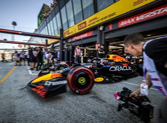 ZANDVOORT - Max Verstappen (Oracle Red Bull Racing) during the 3rd free practice session ahead of the F1 Grand Prix of the Netherlands at Circuit van Zandvoort on September 2, 2022 in Zandvoort, Netherlands. REMKO DE WAAL F1 Grand Prix of The Netherlands - Practice 3 2022 xVIxANPxSportx xxANPxIVx