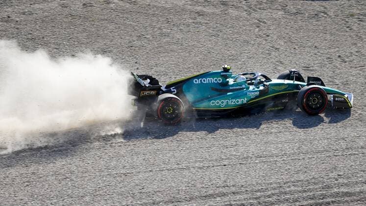 ZANDVOORT - Sebastian Vettel (Aston Martin) during qualifying ahead of the F1 Grand Prix of the Netherlands at Circuit Zandvoort on September 3, 2022 in Zandvoort, Netherlands. REMKO DE WAAL F1 Grand Prix of The Netherlands - Qualifying 2022 xVIxANPxSportx xxANPxIVx