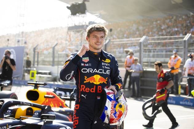 ZANDVOORT - Max Verstappen (Oracle Red Bull Racing) celebrates his pole position after qualifying for the F1 Grand Prix of the Netherlands at Circuit van Zandvoort on September 3, 2022 in Zandvoort, Netherlands. KOEN VAN WEEL F1 Grand Prix of The Netherlands - Qualifying 2022 xVIxANPxSportx xxANPxIVx