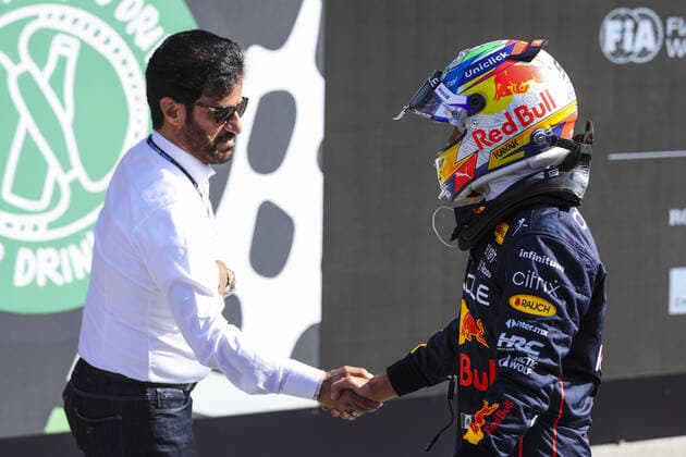 Formel 1, GP der Niederlande in Zandvoort PEREZ Sergio (mex), Red Bull Racing RB18, VERSTAPPEN Max (ned), Red Bull Racing RB18, portrait during the Formula 1 Heineken Dutch Grand Prix 2022, 15th round of the 2022 FIA Formula One World Championship, WM, Weltmeisterschaft from September 2 to 4, 2022 on the Zandvoort Circuit, in Netherlands, Belgium - F1 - DUTCH GRAND PRIX 2022 DPPI Panoramic  00122035_AV6_8135.JPG_