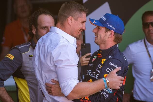 ZANDVOORT , 01-09-2022 , CM.com circuit zandvoort , Formula 1 Dutch Grand Prix 2022 - Saturday , Max Verstappen driver of Red Bull Racing wins the qualification session and starts on pole position during the race, het gets the congratulations from Rico Verhoeven Formula 1 Dutch Grand Prix 2022 Saturday  x18098818x Copyright: