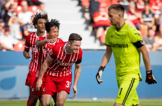 Sport Themen der Woche KW35 Torjubel: Michael Gregoritsch, Woo-yeong Jeong (SCF), Kiliann Sildillia (SCF) - Torwart Lukas Hradecky (Leverkusen) Bayer Leverkusen - SC Freiburg 03.09.2022, Fussball; Saison 2022 23 Foto: Moritz Müller *** Goal celebration Michael Gregoritsch, Woo yeong Jeong SCF , Kiliann Sildillia SCF goalkeeper Lukas Hradecky Leverkusen Bayer Leverkusen SC Freiburg 03 09 2022, football season 2022 23 Photo Moritz Müller