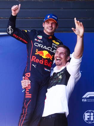 September 3, 2022, Zandvoort, Netherlands: Red Bull Racing rdriver MAX VERSTAPPEN is lifted by Dutch professional kickboxer RICO VERHOEVEN after Verstappen qualified on pole for the Formula One Dutch Grand Prix, at Circuit Zandvoort. Zandvoort Netherlands - ZUMAz156 20220903_zip_z156_045 Copyright: xBeataxZawrzelx