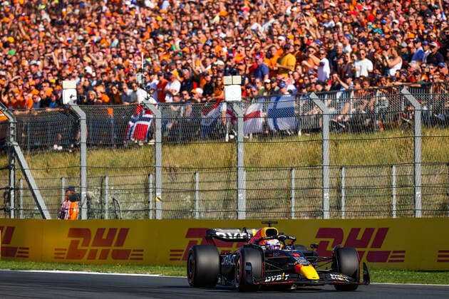 01 VERSTAPPEN Max (nld), Red Bull Racing RB18, action during the Formula 1 Heineken Dutch Grand Prix 2022, 15th round of the 2022 FIA Formula One World Championship, WM, Weltmeisterschaft from September 2 to 4, 2022 on the Zandvoort Circuit, in Netherlands, Belgium - F1 - DUTCH GRAND PRIX 2022 DPPI Panoramic  20220903_GOOD2693