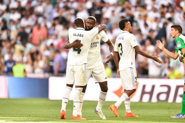 Sport Themen der Woche KW35 Sport Bilder des Tages Real Madrid CF v Real Betis - LaLiga Santander David Alaba and Antonio Rudiger during La Liga match between Real Madrid CF and Real Betis Balompie at Estadio Santiago Bernabeu on August 28, 2022 in Madrid, Spain. Madrid Spain  Copyright: xRubÃ nxdexlaxFuentexPÃ rezx originalFilename:delafuenteperez-notitle220903_npOd3.jpg