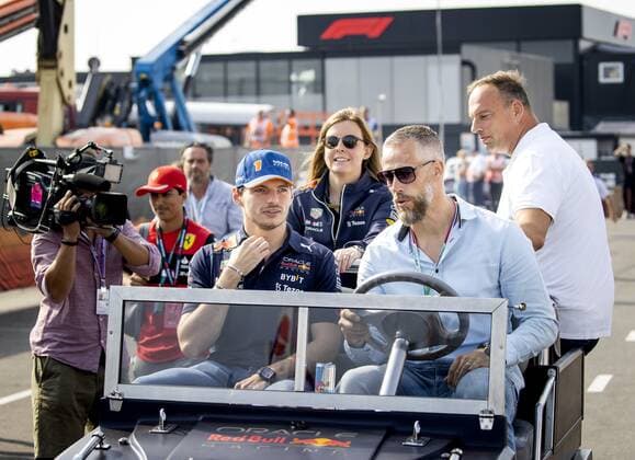 ZANDVOORT - Max Verstappen (Oracle Red Bull Racing) arrives in the paddock ahead of the F1 Grand Prix of the Netherlands at Circuit Zandvoort on September 4, 2022 in Zandvoort, Netherlands. KOEN VAN WEEL F1 Grand Prix of The Netherlands 2022 xVIxANPxSportx xxANPxIVx