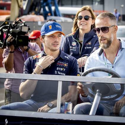 ZANDVOORT - Max Verstappen (Oracle Red Bull Racing) arrives in the paddock ahead of the F1 Grand Prix of the Netherlands at Circuit van Zandvoort on September 4, 2022 in Zandvoort, Netherlands. KOEN VAN WEEL F1 Grand Prix of The Netherlands 2022 xVIxANPxSportx xxANPxIVx