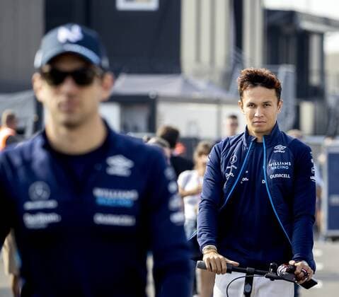 ZANDVOORT - Nicholas Latifi (Williams) and Alexander Albon (Williams) arrive in the paddock ahead of the F1 Grand Prix of the Netherlands at Circuit van Zandvoort on September 4, 2022 in Zandvoort, Netherlands. KOEN VAN WEEL F1 Grand Prix of The Netherlands 2022 xVIxANPxSportx xxANPxIVx