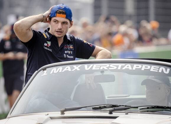 ZANDVOORT - Max Verstappen (Red Bull Racing) during the drivers parade ahead of the F1 Grand Prix of the Netherlands at Circuit van Zandvoort on September 4, 2022 in Zandvoort, Netherlands. ANP SEM VAN DER WAL F1 Grand Prix of The Netherlands 2022 xVIxANPxSportx xxANPxIVx