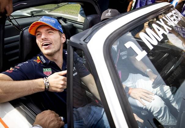 ZANDVOORT - Max Verstappen (Oracle Red Bull Racing) during the drivers parade ahead of the F1 Grand Prix of the Netherlands at Circuit van Zandvoort on September 4, 2022 in Zandvoort, Netherlands. KOEN VAN WEEL F1 Grand Prix of The Netherlands 2022 xVIxANPxSportx xxANPxIVx