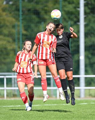 Fussball, Frauen, Regionalliga Norost, Saison 2022 2023 (2. Spieltag), 1. FC Union Berlin - FSV Babelsberg, v. l. Lisa Heiseler (1. Frauen 1. FC Union), Elisa Spolaczyk (1. Frauen 1. FC Union), Lätitzia Radloff, 04.09. 2022, Copyright: xMatthiasxKochx