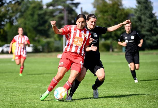 Fussball, Frauen, Regionalliga Norost, Saison 2022 2023 (2. Spieltag), 1. FC Union Berlin - FSV Babelsberg, v. l. Nour Youssef (1. Frauen 1. FC Union), Franka Schauss, 04.09. 2022, Copyright: xMatthiasxKochx
