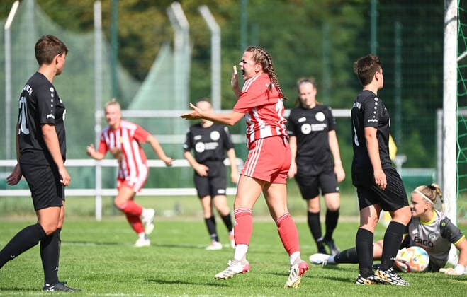 Fussball, Frauen, Regionalliga Norost, Saison 2022 2023 (2. Spieltag), 1. FC Union Berlin - FSV Babelsberg, Elisa Spolaczyk (1. Frauen 1. FC Union), Jubel nach Tor zum 2:0, 04.09. 2022, Copyright: xMatthiasxKochx