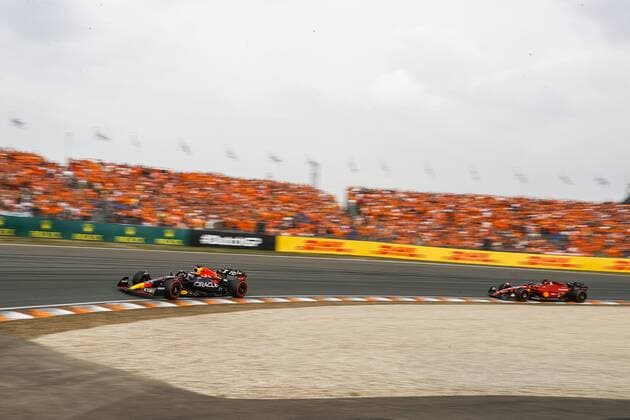 ZANDVOORT - Max Verstappen (Oracle Red Bull Racing), Charles Leclerc (Ferrari) (lr) during the F1 Grand Prix of the Netherlands at Circuit van Zandvoort on September 4, 2022 in Zandvoort, Netherlands. ANP SEM VAN DER WAL F1 Grand Prix of The Netherlands 2022 xVIxANPxSportx xxANPxIVx
