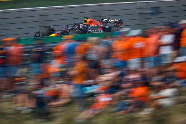 01 VERSTAPPEN Max (nld), Red Bull Racing RB18, action during the Formula 1 Heineken Dutch Grand Prix 2022, 15th round of the 2022 FIA Formula One World Championship, WM, Weltmeisterschaft from September 2 to 4, 2022 on the Zandvoort Circuit, in Netherlands, Belgium - F1 - DUTCH GRAND PRIX 2022 - RACE DPPI Panoramic  00122036__V2_8630.JPG_
