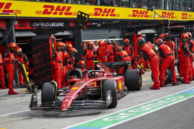 55 SAINZ Carlos (spa), Scuderia Ferrari F1-75, pit stop during the Formula 1 Heineken Dutch Grand Prix 2022, 15th round of the 2022 FIA Formula One World Championship, WM, Weltmeisterschaft from September 2 to 4, 2022 on the Zandvoort Circuit, in Netherlands, Belgium - F1 - DUTCH GRAND PRIX 2022 - RACE DPPI Panoramic  00122036_2R6_0896.JPG_