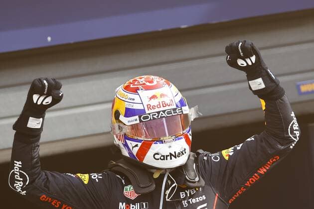 ZANDVOORT - Max Verstappen (Oracle Red Bull Racing) celebrates winning the F1 Grand Prix of the Netherlands at Circuit Zandvoort on September 4, 2022 in Zandvoort, Netherlands. KOEN VAN WEEL F1 Grand Prix of The Netherlands 2022 xVIxANPxSportx xxANPxIVx
