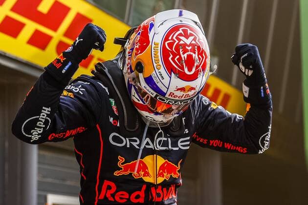 ZANDVOORT - Max Verstappen (Oracle Red Bull Racing) cheers after winning the F1 Grand Prix of the Netherlands at Circuit Zandvoort on September 4, 2022 in Zandvoort, Netherlands. ANP SEM VAN DER WAL F1 Grand Prix of The Netherlands 2022 xVIxANPxSportx xxANPxIVx