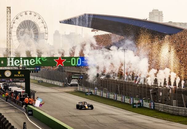 ZANDVOORT - Max Verstappen (Oracle Red Bull Racing) crosses the finish line after winning the F1 Grand Prix of the Netherlands at Circuit van Zandvoort on September 4, 2022 in Zandvoort, Netherlands. REMKO DE WAAL F1 Grand Prix of The Netherlands 2022 xVIxANPxSportx xxANPxIVx