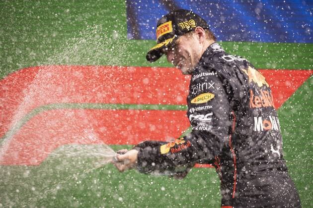 ZANDVOORT - Max Verstappen (Oracle Red Bull Racing) celebrates winning the F1 Grand Prix of the Netherlands at Circuit Zandvoort on September 4, 2022 in Zandvoort, Netherlands. KOEN VAN WEEL F1 Grand Prix of The Netherlands 2022 xVIxANPxSportx xxANPxIVx