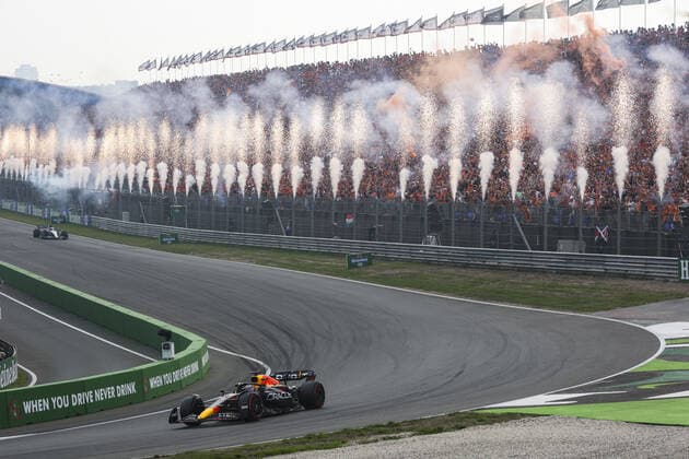 VERSTAPPEN Max (ned), Red Bull Racing RB18, portrait during the Formula 1 Heineken Dutch Grand Prix 2022, 15th round of the 2022 FIA Formula One World Championship, WM, Weltmeisterschaft from September 2 to 4, 2022 on the Zandvoort Circuit, in Netherlands, Belgium - F1 - DUTCH GRAND PRIX 2022 - RACE DPPI Panoramic  00122036_AV6_0369.JPG_