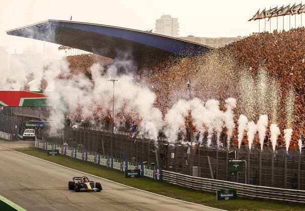 ZANDVOORT - Max Verstappen (Oracle Red Bull Racing) crosses the finish line after winning the F1 Grand Prix of the Netherlands at Circuit van Zandvoort on September 4, 2022 in Zandvoort, Netherlands. REMKO DE WAAL F1 Grand Prix of The Netherlands 2022 xVIxANPxSportx xxANPxIVx