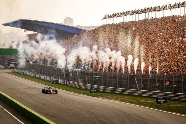 ZANDVOORT - Max Verstappen (Oracle Red Bull Racing) crosses the finish line after winning the F1 Grand Prix of the Netherlands at Circuit van Zandvoort on September 4, 2022 in Zandvoort, Netherlands. REMKO DE WAAL F1 Grand Prix of The Netherlands 2022 xVIxANPxSportx xxANPxIVx