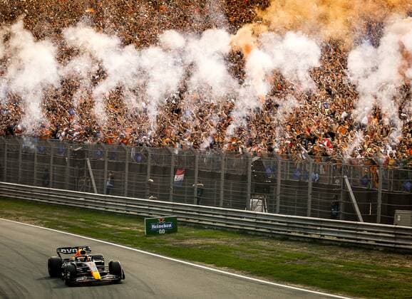 ZANDVOORT - Max Verstappen (Oracle Red Bull Racing) crosses the finish line after winning the F1 Grand Prix of the Netherlands at Circuit van Zandvoort on September 4, 2022 in Zandvoort, Netherlands. REMKO DE WAAL F1 Grand Prix of The Netherlands 2022 xVIxANPxSportx xxANPxIVx
