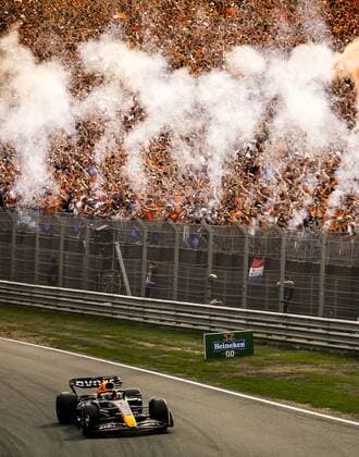 ZANDVOORT - Max Verstappen (Oracle Red Bull Racing) crosses the finish line after winning the F1 Grand Prix of the Netherlands at Circuit van Zandvoort on September 4, 2022 in Zandvoort, Netherlands. REMKO DE WAAL F1 Grand Prix of The Netherlands 2022 xVIxANPxSportx xxANPxIVx