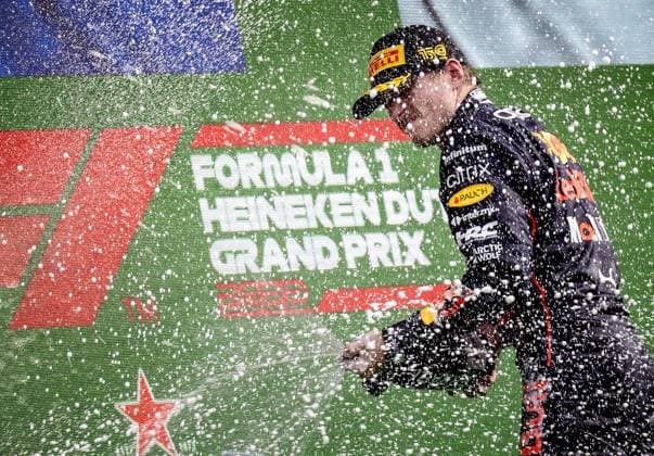 Sport Bilder des Tages ZANDVOORT - Max Verstappen (Red Bull Racing) wins the F1 Grand Prix of the Netherlands at Circuit Zandvoort on September 4, 2022 in Zandvoort, Netherlands. ANP SEM VAN DER WAL F1 Grand Prix of The Netherlands 2022 xVIxANPxSportx xxANPxIVx