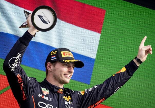 ZANDVOORT - Max Verstappen (Oracle Red Bull Racing) on the podium after winning the F1 Grand Prix of the Netherlands at Circuit Zandvoort on September 4, 2022 in Zandvoort, Netherlands. KOEN VAN WEEL F1 Grand Prix of The Netherlands 2022 xVIxANPxSportx xxANPxIVx