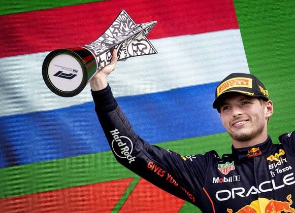 ZANDVOORT - Max Verstappen (Oracle Red Bull Racing) on the podium after winning the F1 Grand Prix of the Netherlands at Circuit Zandvoort on September 4, 2022 in Zandvoort, Netherlands. KOEN VAN WEEL F1 Grand Prix of The Netherlands 2022 xVIxANPxSportx xxANPxIVx