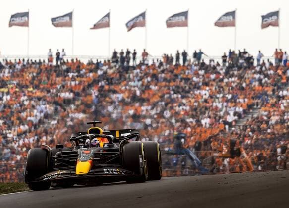 Sport Bilder des Tages ZANDVOORT - Max Verstappen (Oracle Red Bull Racing) in action during the F1 Grand Prix of the Netherlands at Circuit Zandvoort on September 4, 2022 in Zandvoort, Netherlands. REMKO DE WAAL F1 Grand Prix of The Netherlands 2022 xVIxANPxSportx xxANPxIVx