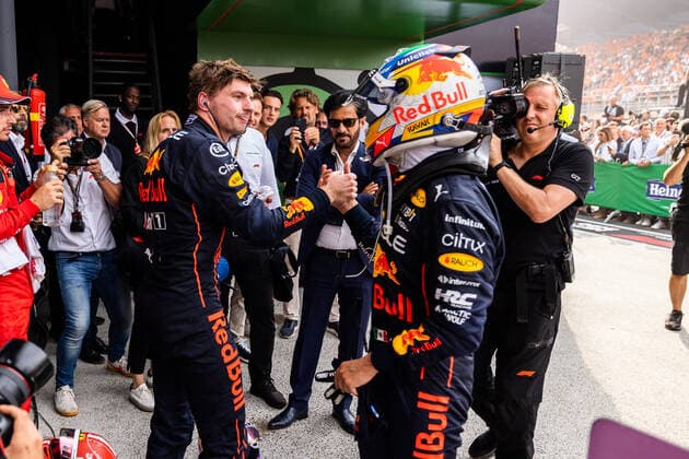 VERSTAPPEN Max (ned), Red Bull Racing RB18, portrait PEREZ Sergio (mex), Red Bull Racing RB18, portrait at the Parc fermÃ during the Formula 1 Heineken Dutch Grand Prix 2022, 15th round of the 2022 FIA Formula One World Championship, WM, Weltmeisterschaft from September 2 to 4, 2022 on the Zandvoort Circuit, in Netherlands, Belgium - F1 - DUTCH GRAND PRIX 2022 DPPI Panoramic  00122036_GH_21367