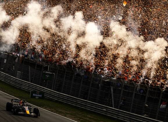 ZANDVOORT - Max Verstappen (Oracle Red Bull Racing) crosses the finish line after winning the F1 Grand Prix of the Netherlands at Circuit van Zandvoort on September 4, 2022 in Zandvoort, Netherlands. REMKO DE WAAL F1 Grand Prix of The Netherlands 2022 xVIxANPxSportx xxANPxIVx