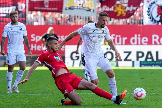 Sport Themen der Woche KW35 v.li.: Julian Niehues (FCK, 16), Janik Bachmann (SVS, 26), Zweikampf, Spielszene, Duell, duel, tackle, tackling, Dynamik, Action, Aktion, 04.09.2022, Sandhausen (Deutschland), Fussball, 2. Bundesliga, SV Sandhausen - 1. FC Kaiserslautern, DFB DFL REGULATIONS PROHIBIT ANY USE OF PHOTOGRAPHS AS IMAGE SEQUENCES AND OR QUASI-VIDEO. *** v li Julian Niehues FCK, 16 , Janik Bachmann SVS, 26 , duel, duel scene, duel, tackle, tackling, dynamics, action, action, 04 09 2022, Sandhausen Germany , Football, 2 Bundesliga, SV Sandhausen 1 FC Kaiserslautern, DFB DFL REGULATIONS PROHIBIT ANY USE OF PHOTOGRAPHS AS IMAGE SEQUENCES AND OR QUASI VIDEO xozx