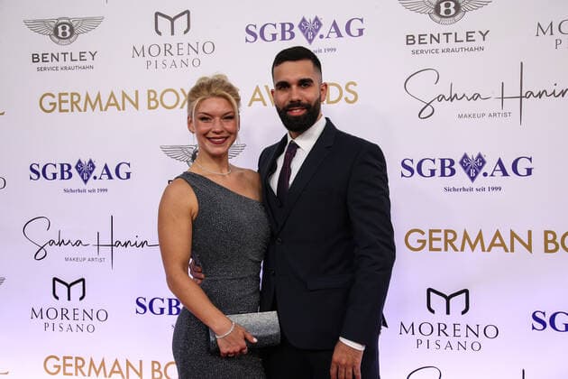 Boxen: Herqul 2022 - German Boxing Award, Berlin, 04.09.2022 Nina Meinke und Freund Berlin Germany