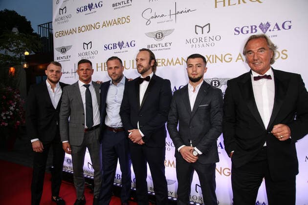 Boxen: Herqul 2022 - German Boxing Award, Berlin, 04.09.2022 v.l.: Paul Wallm Istvan Szili, Kontra K, Benny Blanko, Hamsat Shadalov und XX Berlin Germany