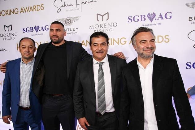 Boxen: Herqul 2022 - German Boxing Award, Berlin, 04.09.2022 v.l.: Bülent Baser, Victor Faust, Promoter Erol Ceylan und Oktay Kaynarca Berlin Germany