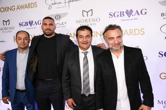 Boxen: Herqul 2022 - German Boxing Award, Berlin, 04.09.2022 v.l.: Bülent Baser, Victor Faust, Promoter Erol Ceylan und Oktay Kaynarca Berlin Germany