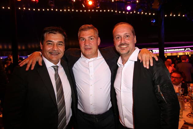 Boxen: Herqul 2022 - German Boxing Award, Berlin, 04.09.2022 v.l.: Erol Ceylan, Daiusz Michaelczewski und Alex Christensen Berlin Germany
