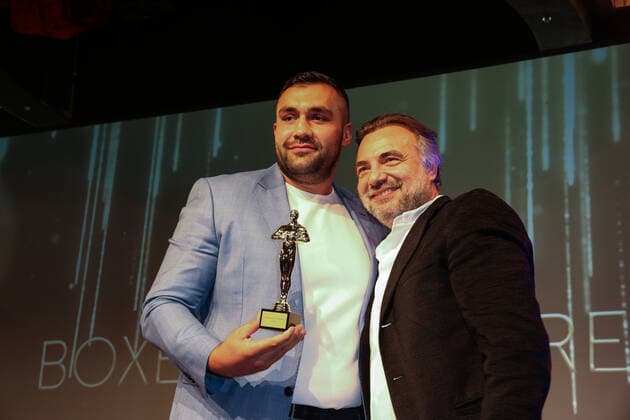 Boxen: Herqul 2022 - German Boxing Award, Berlin, 04.09.2022 Boxer des Jahres: Ali Eren Demirecen (EC Boxing) und Laudator Oktay Kaynarca Berlin Germany
