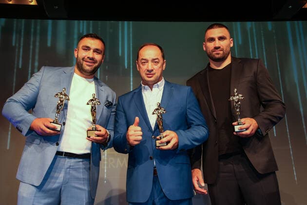 Boxen: Herqul 2022 - German Boxing Award, Berlin, 04.09.2022 v.l.: Ali Eren Demirecen und Victor Faust (alle EC Boxing) Berlin Germany